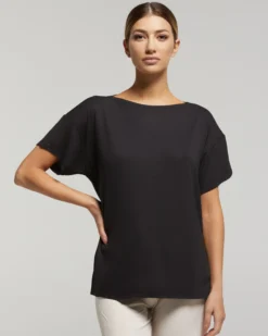 Maglia manica corta scollo barchetta in viscosa sostenibile vestibilità over