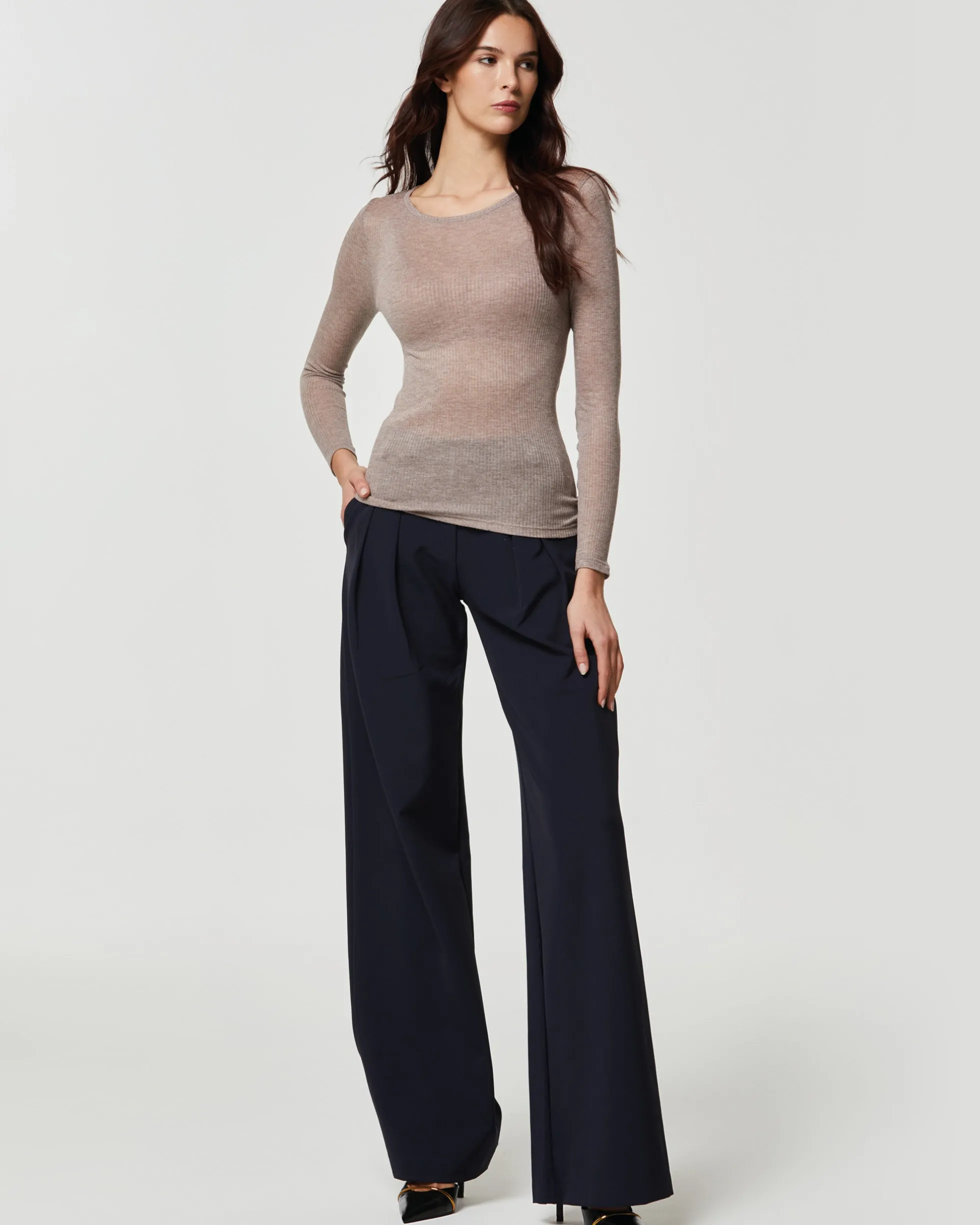 Maglia rib con scollo barchetta in modal cashmere a costine