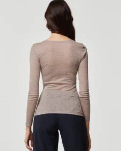 Maglia rib con scollo barchetta in modal cashmere a costine