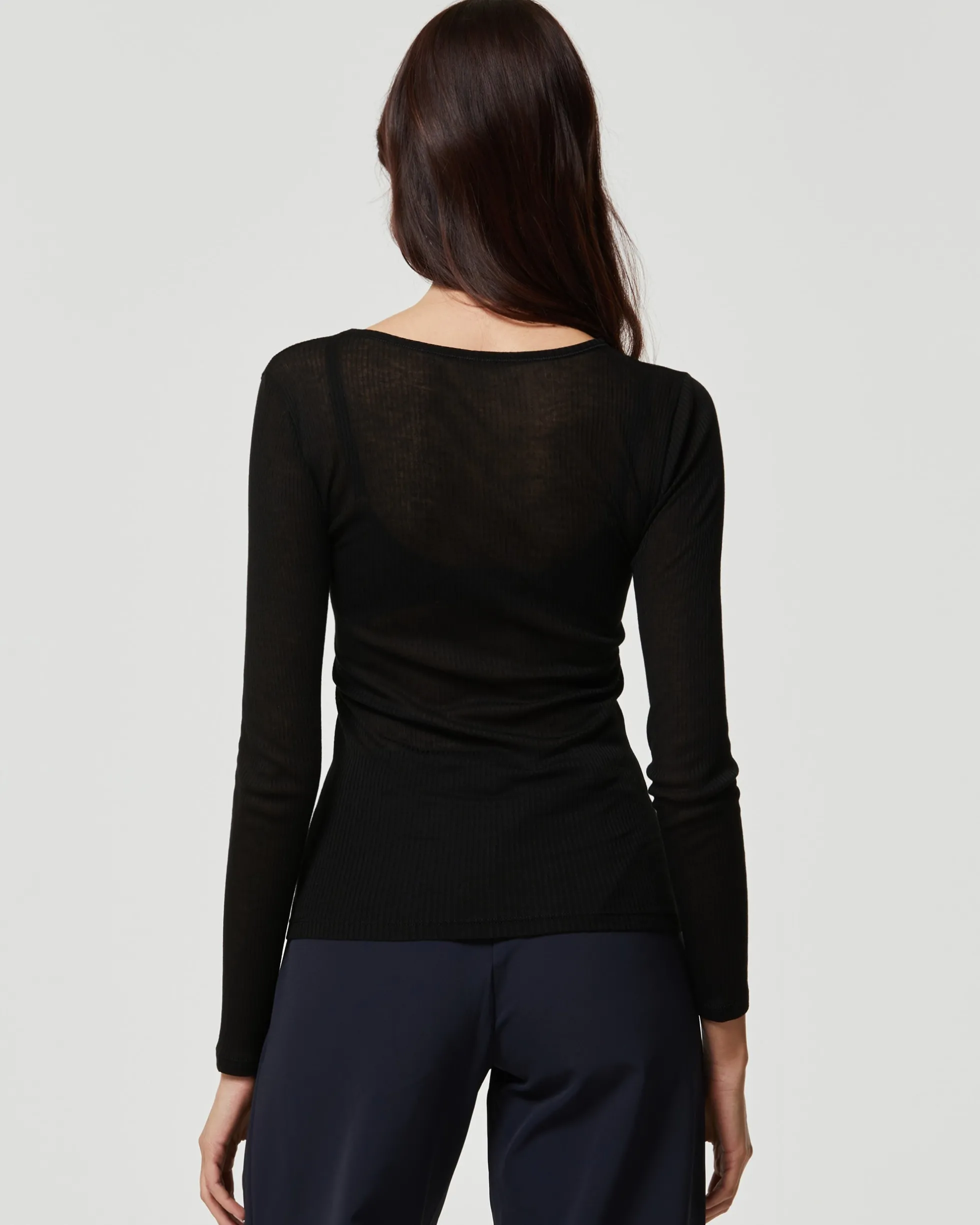Maglia rib con scollo barchetta in modal cashmere a costine
