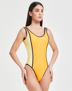 Pompea x Silvian Heach costume intero look sportivo