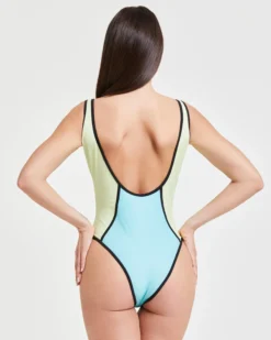 Pompea x Silvian Heach costume intero look sportivo
