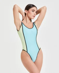 Pompea x Silvian Heach costume intero look sportivo