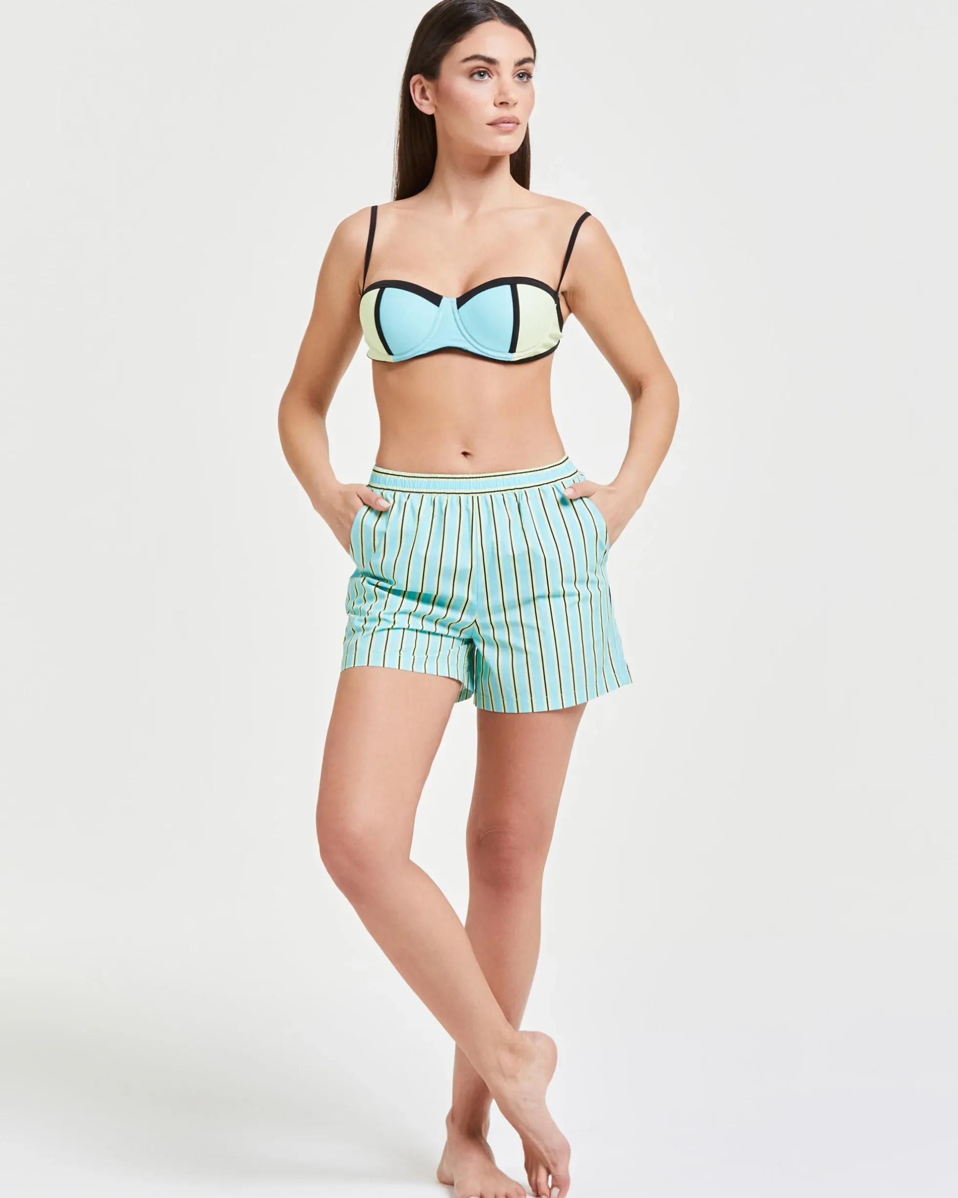 Pompea x Silvian Heach shorts con fantasia rigata